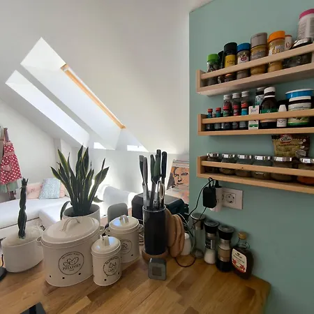 Quarto em Acomodações Particulares Glasbeni Atelje Tri Pticice